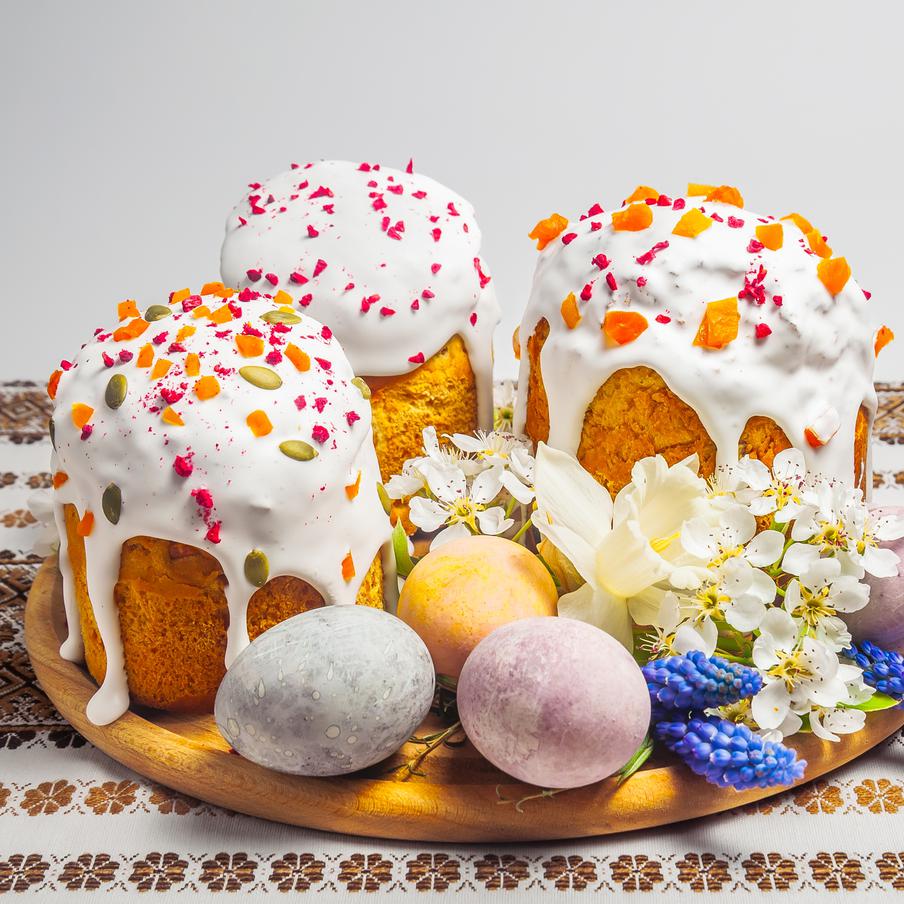 Кулич весом 600 килограммов и диаметром 3,5 метра испекли в Крыму. В Крыму был испечён пасхальный кулич весом 600 килограммов и диаметром 3,5 метра. Для его приготовления понадобилось пять мешков муки по 50 килограммов каждый, тысяча яиц, десять мешков сахара по 50 килограммов в каждом и 15 килограммов изюма, как сообщил РИА "Новости" директор Бахчисарайского парка миниатюр Виктор Жиленко