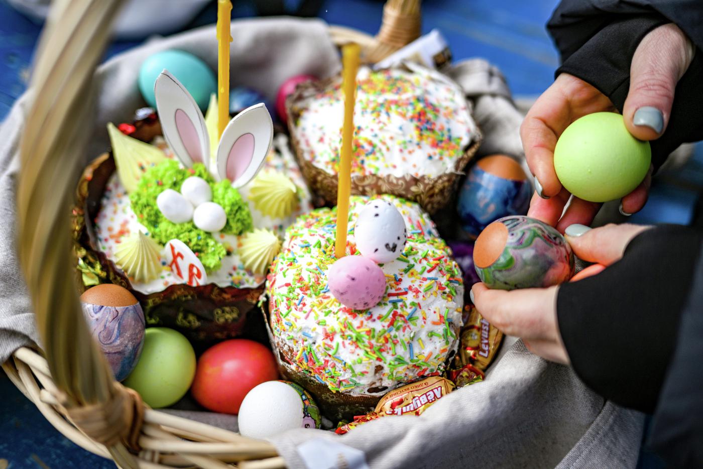 Не только по 100 тысяч: звезды похвастались куличами с "дубайским шоколадам" и золотыми яйцами