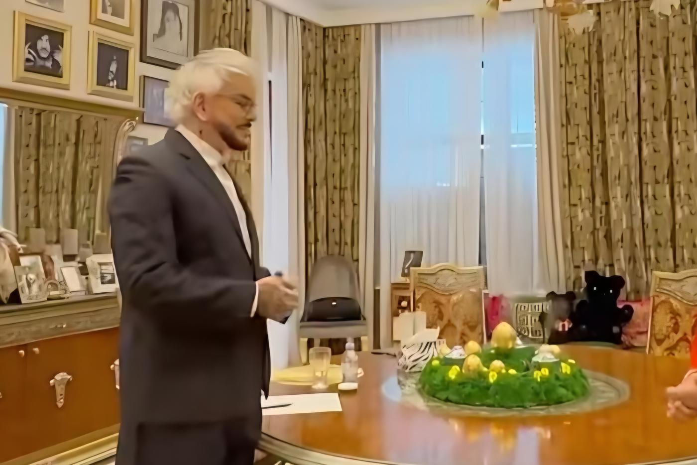 Филипп Киркоров и его "золотые" яйца.