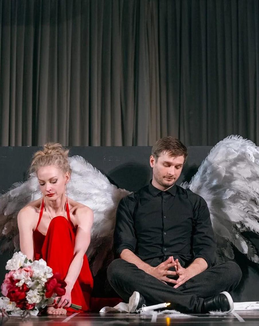 Афиша на 13 апреля: танцуем босиком, смеёмся с комиками и болеем на фитнес-аэробике