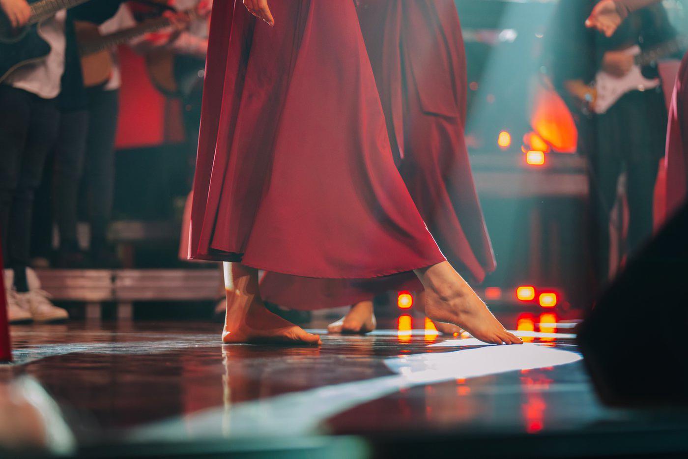 Танцевать можно и босиком.