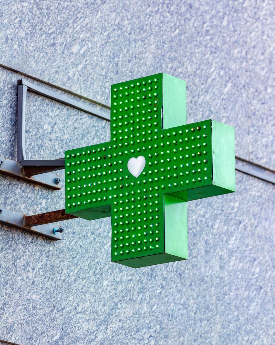 Минздрав ужесточил продажу габапентина, баклофена и ещё одного обезболивающего. Три лекарственных препарата внесены в перечень средств, подлежащих предметно-количественному учёту. Теперь аптеки будут фиксировать каждую упаковку этих медикаментов