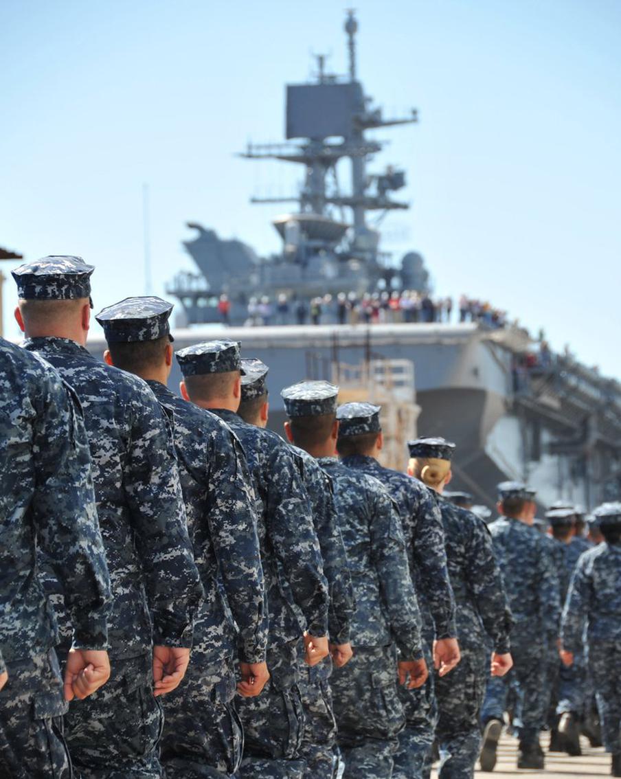 США с 13 апреля вводят полную морскую блокаду Ирана. Центральное командование американских вооружённых сил объявило о начале блокады всех судов, идущих в иранские порты или выходящих из них. Мера вводится в соответствии с распоряжением президента