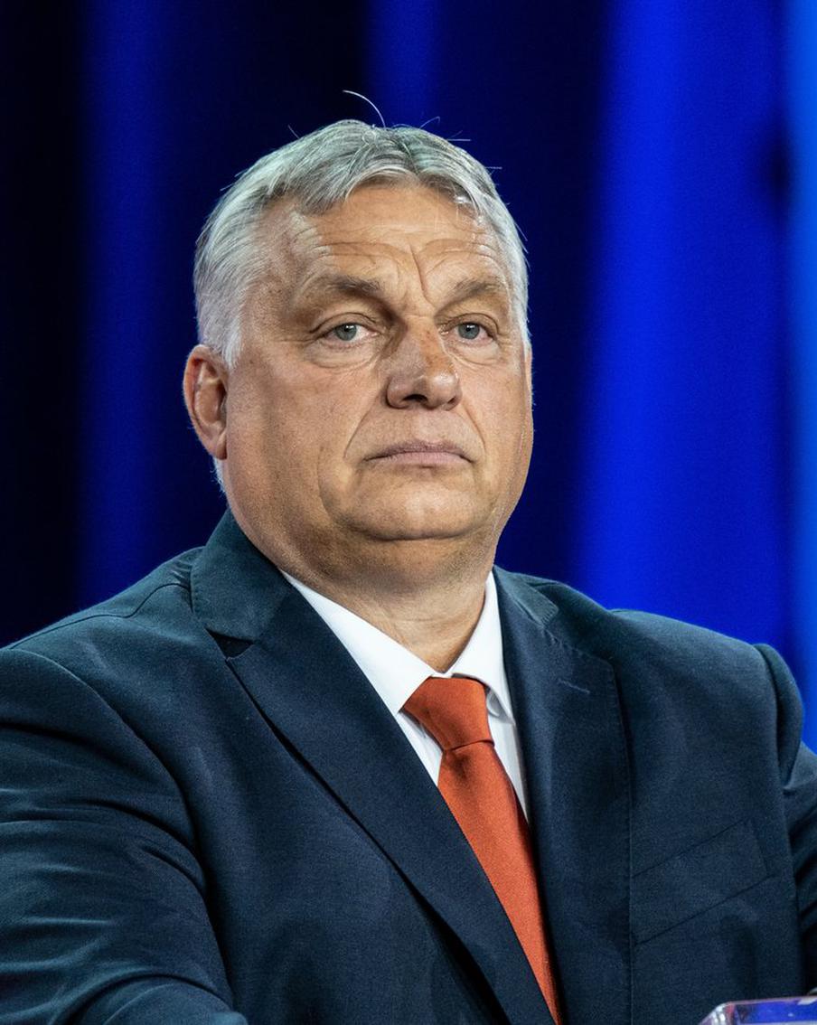 Орбан признал поражение на выборах в Венгрии после 16 лет у власти. Действующий премьер-министр поздравил своего соперника Петера Мадьяра с победой. После подсчёта более половины голосов оппозиционная партия "Тиса" набирает большинство в парламенте