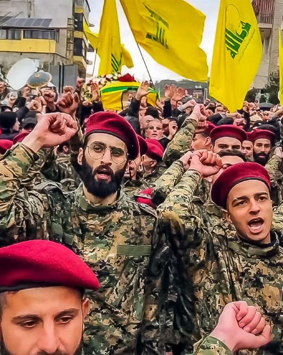 "Хезболла" допустило возникновение новой гражданской войны в Ливане. Заместитель главы политического совета шиитского движения заявил, что все варианты развития событий остаются на столе. В случае продолжения курса действующего кабинета, ориентированного на США, страна может скатиться в хаос