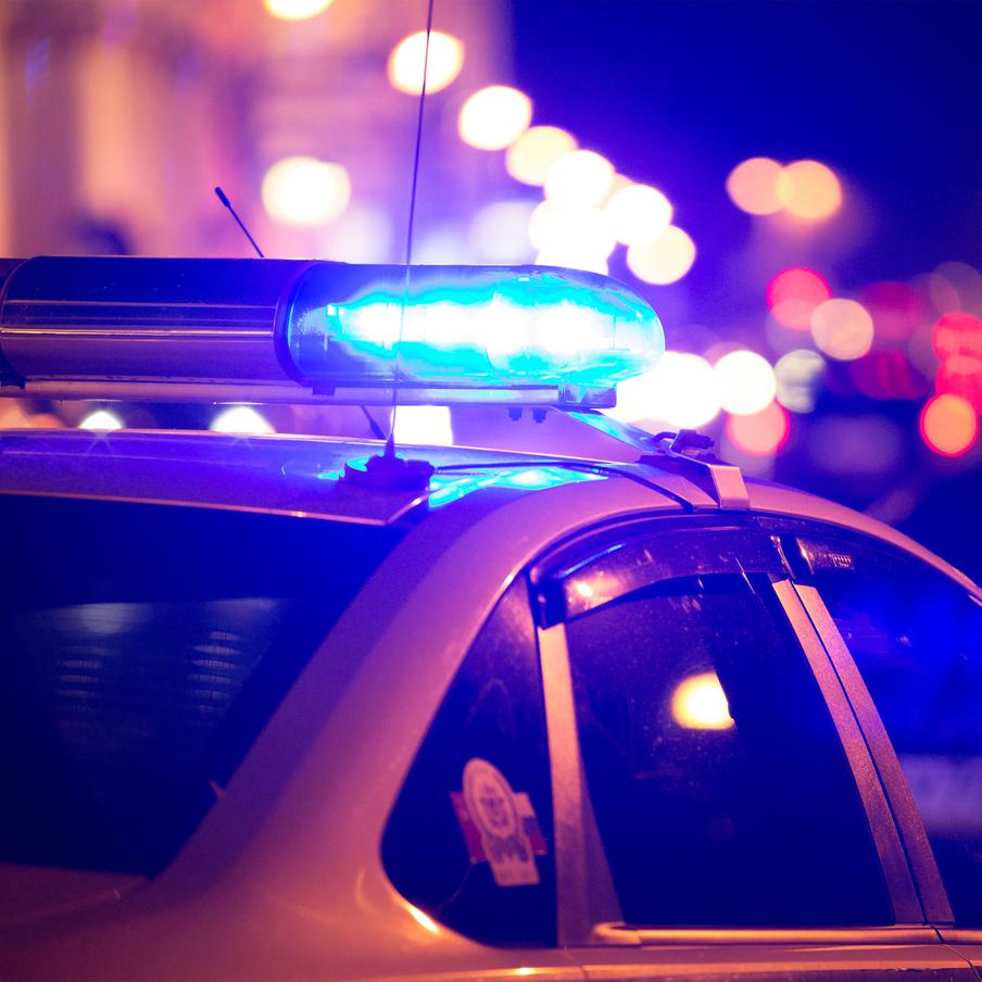 МВД арестовало организаторов телеграм-каналов за манипуляции фондовым рынком. Трое мужчин использовали свои каналы для искусственного изменения стоимости ценных бумаг на Московской бирже. У них изъяты деньги, криптокошельки и электронные носители