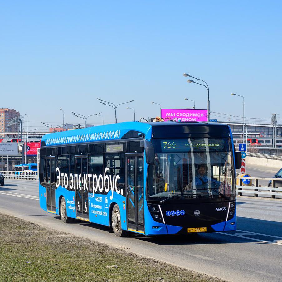 Почти 3,5 тыс. электробусов и трамваев готовят к работе летом. Наземный городской транспорт Москвы продолжает быть комфортным и безопасным для пассажиров в любое время года. Специалисты Мосгортранса, работающие на эксплуатационных площадках, регулярно проводят техосмотр, необходимое техобслуживание и подготовку транспортных средств к эксплуатации в зависимости от изменений погоды