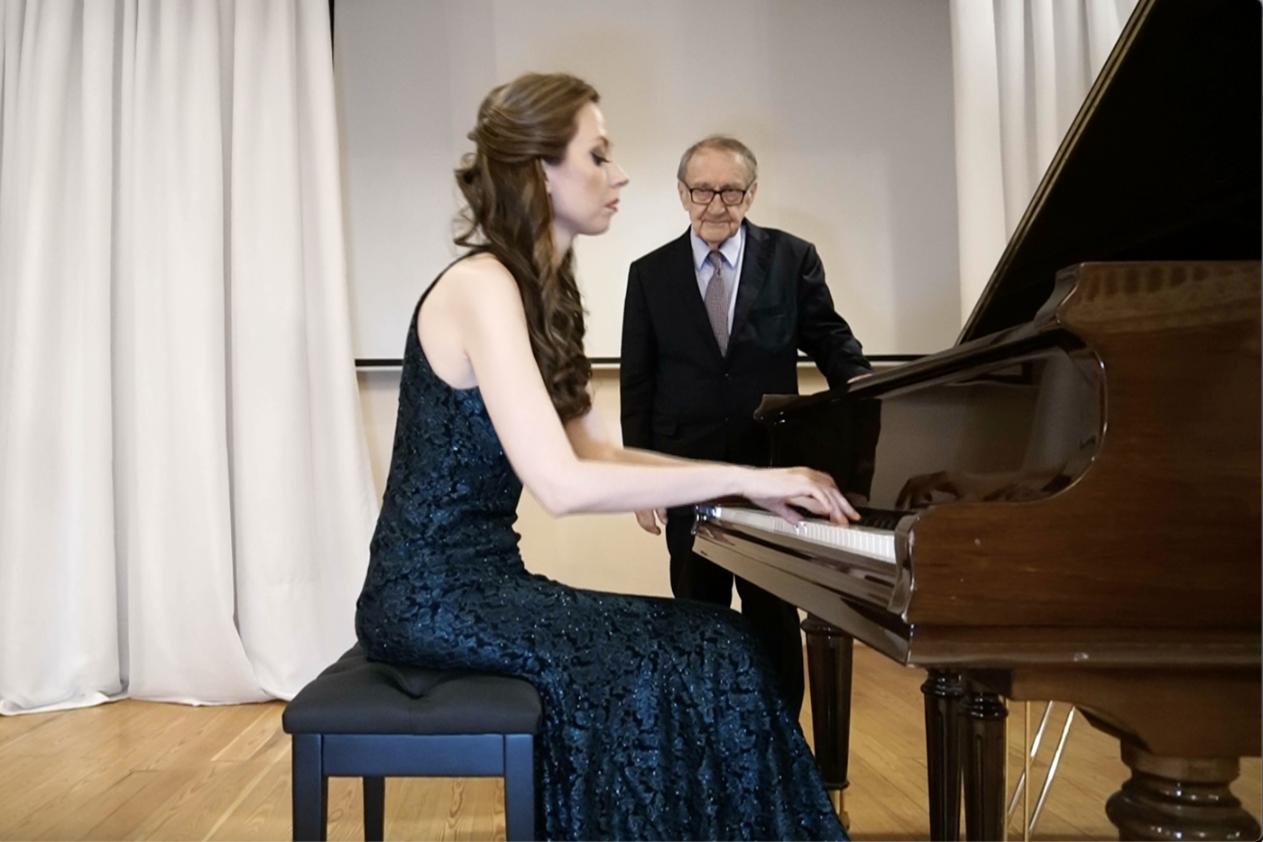 Сагдеев и его супруга-пианистка, учёный-астрофизик Елена Попова