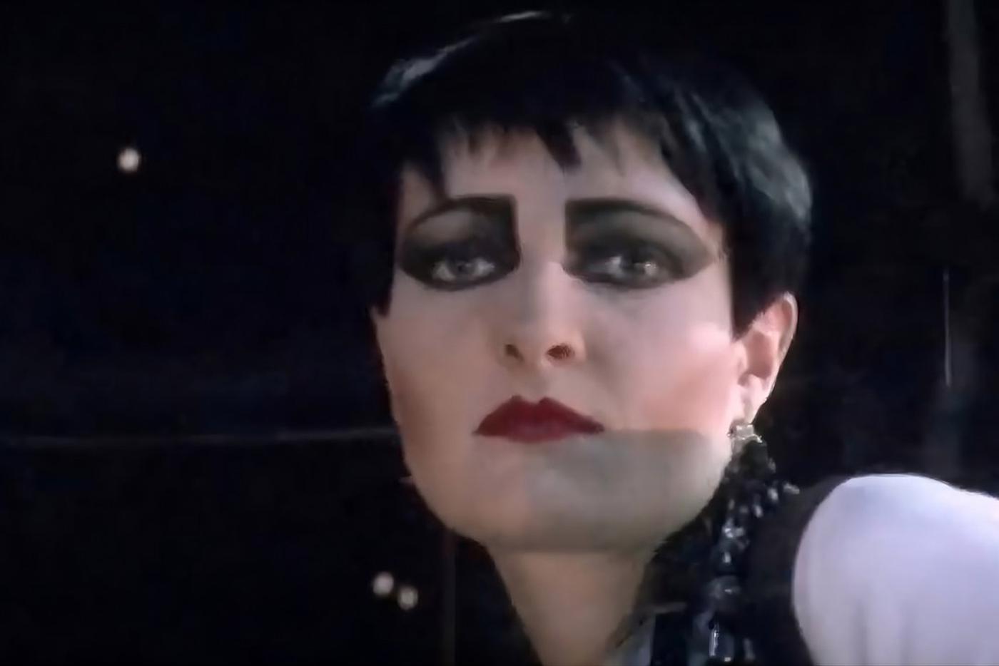 Густой макияж, прославивший британку Сьюзи Сью на весь мир.