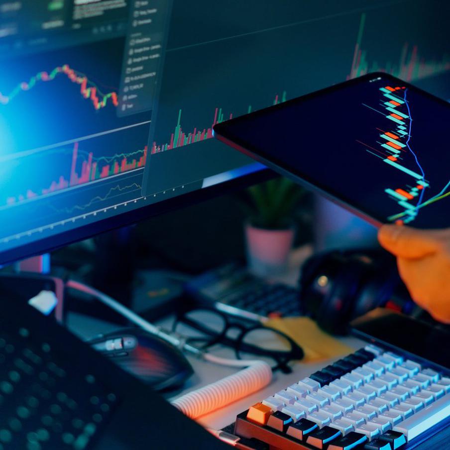 Рынок акций РФ перегружен рисками – индекс "Мосбиржи" балансирует у 2747 пунктов. Нефть перестала быть драйвером роста, а любая позитивная новость быстро распродаётся на фоне дефицита ликвидности. Основной спрос держится на розничных инвесторах, но институциональные продавцы оказывают сильное давление