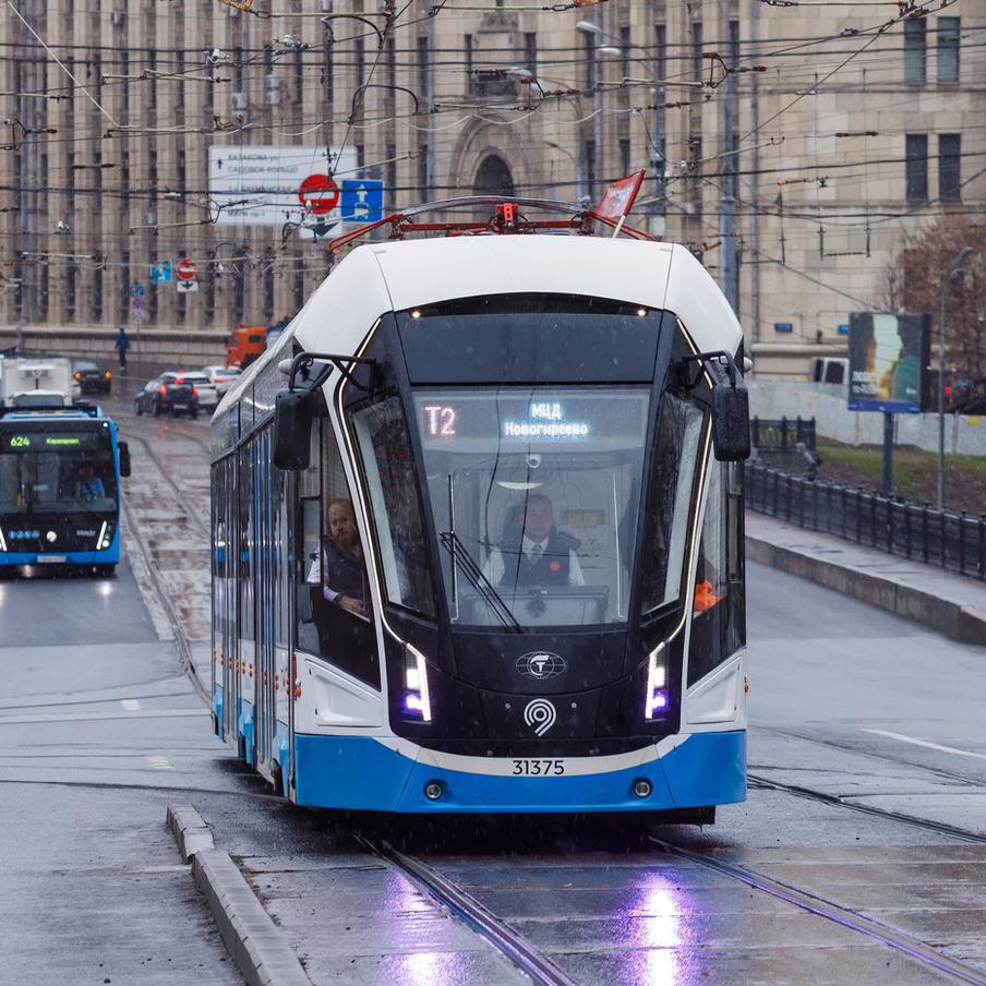 Более 2 млн горожан получили новые транспортные связи благодаря запуску второго Московского трамвайного диаметра Т2. Второй Московский трамвайный диаметр Т2 стал новым этапом развития транспортной системы города. Благодаря его запуску более 2 миллионов жителей столицы получили быстрые и удобные маршруты для ежедневных поездок. Диаметр соединил юг и восток Москвы через центр, обеспечив связь 13 районов в 5 округах