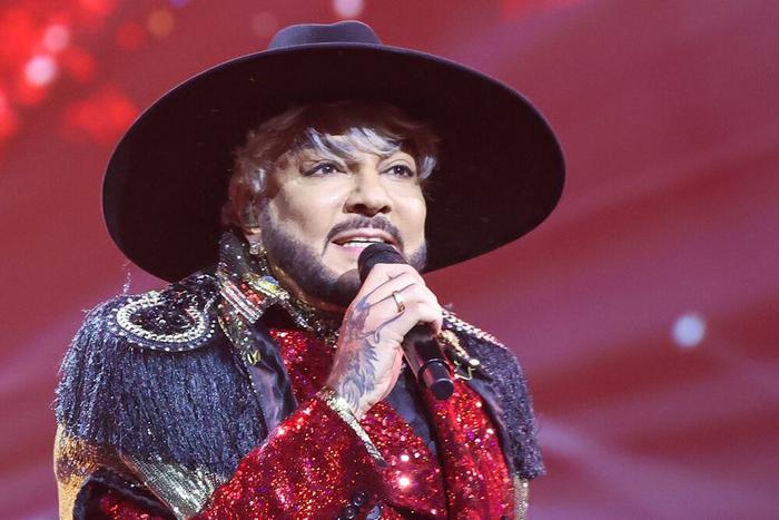 Вот тебе и за 100 тысяч: пасхальный кулич Филиппа Киркорова оказался с "сюрпризом"