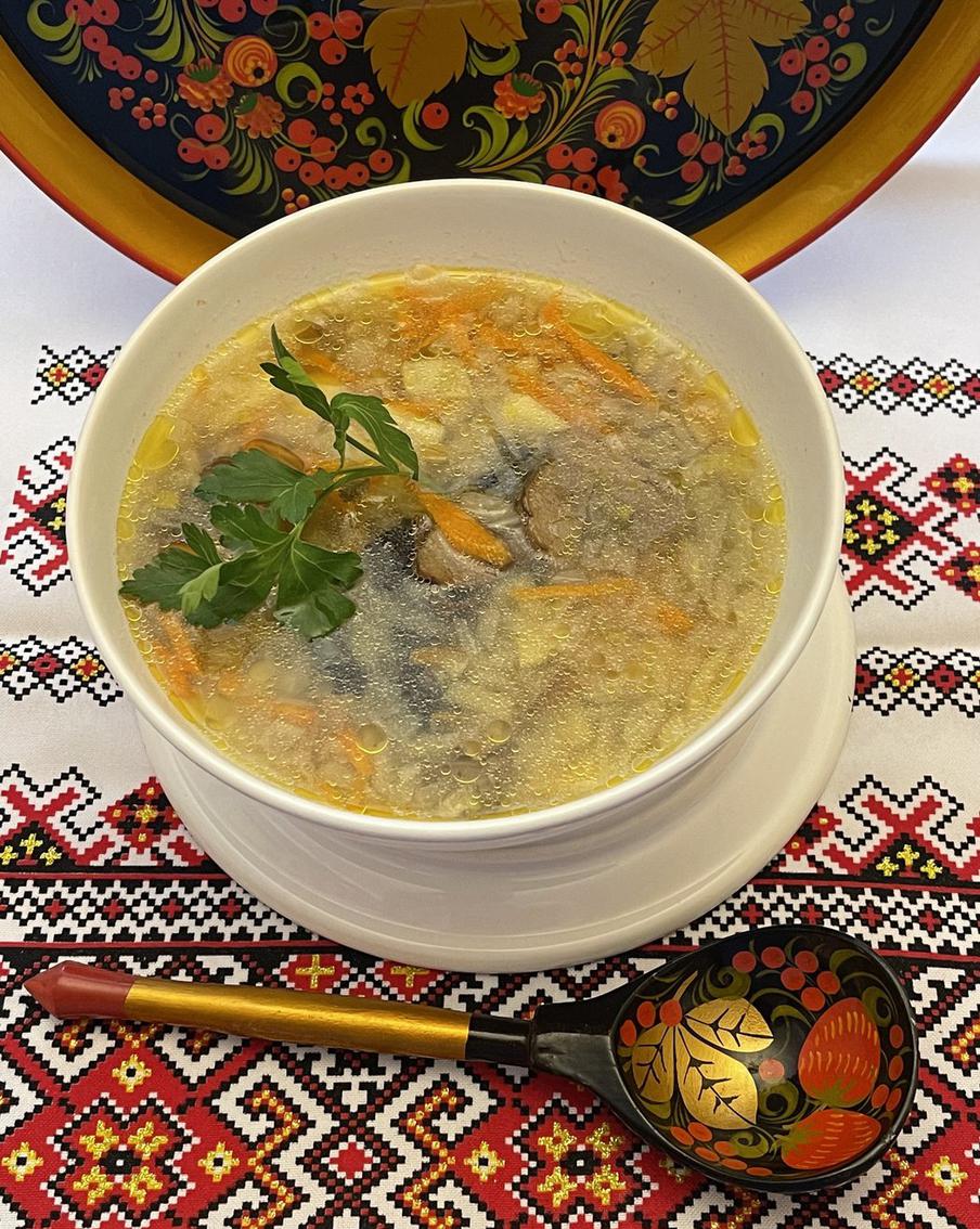 Диетолог рассказала россиянам о лучшем времени для обеда. Специалист по здоровому питанию объяснила, что активный обмен веществ у человека приходится на середину дня. Именно в этот промежуток организм лучше всего усваивает пищу