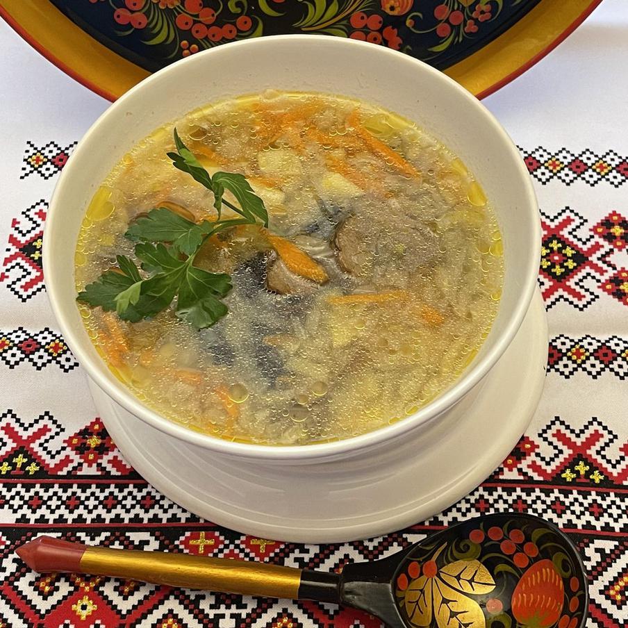 Диетолог рассказала россиянам о лучшем времени для обеда. Специалист по здоровому питанию объяснила, что активный обмен веществ у человека приходится на середину дня. Именно в этот промежуток организм лучше всего усваивает пищу