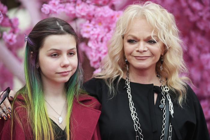 "Так не надо": внучка Ларисы Долиной раскрыла правду о взаимоотношениях в звёздном семействе