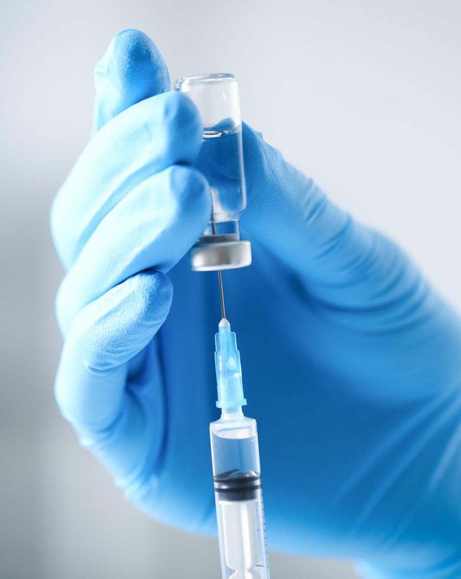 ФМБА ввело онковакцину "Онкопепт" первому пациенту. Препарат от колоректального рака ввели 31 марта 2026 года. Пациент чувствует себя хорошо. Следующему участнику вакцину введут 20 апреля