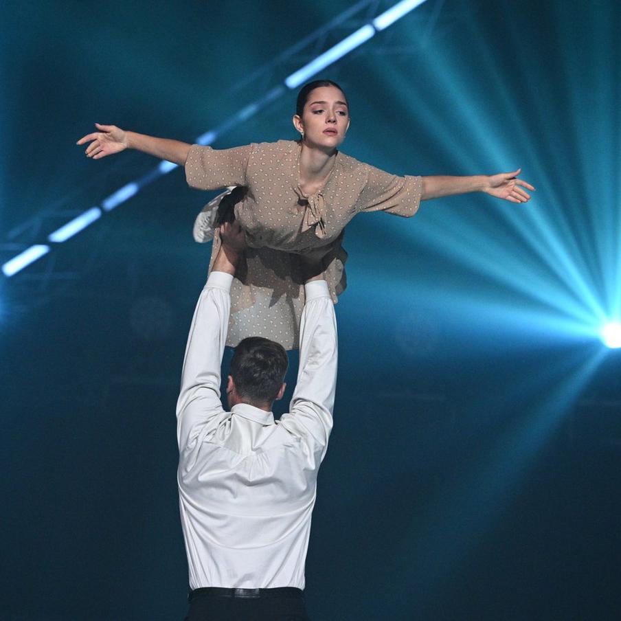 Фигуристов Медведеву и Энберта внесли в базу украинского сайта "Миротворец". Основанием для внесения стали встреча спортсменки с министром спорта Крыма в 2022 году и участие фигуриста в программе павильона полуострова на выставке "Россия". Ресурс вменяет им "покушение на суверенитет Украины"