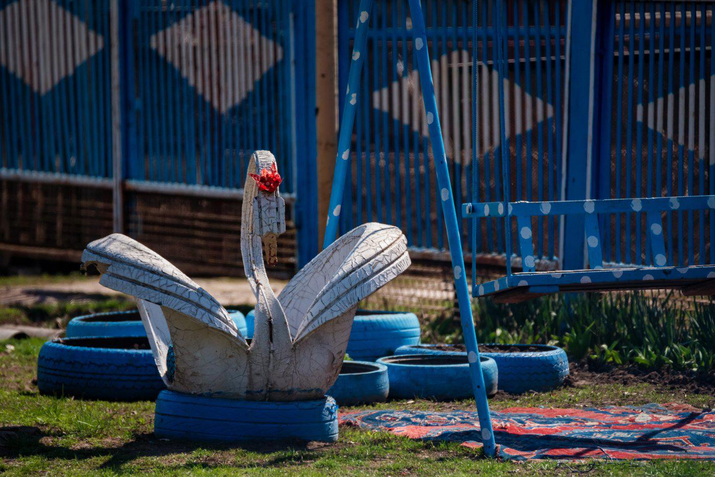 Garden,Decor.,White,Swan,Made,Of,Tire ЖЭК-арт