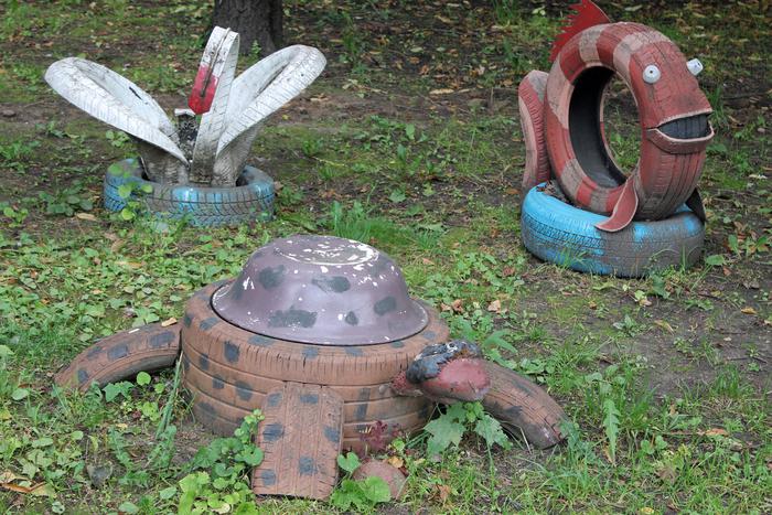 Россиян будут штрафовать за лебедей из покрышек. Разбираемся, кому помешало дворовое искусство