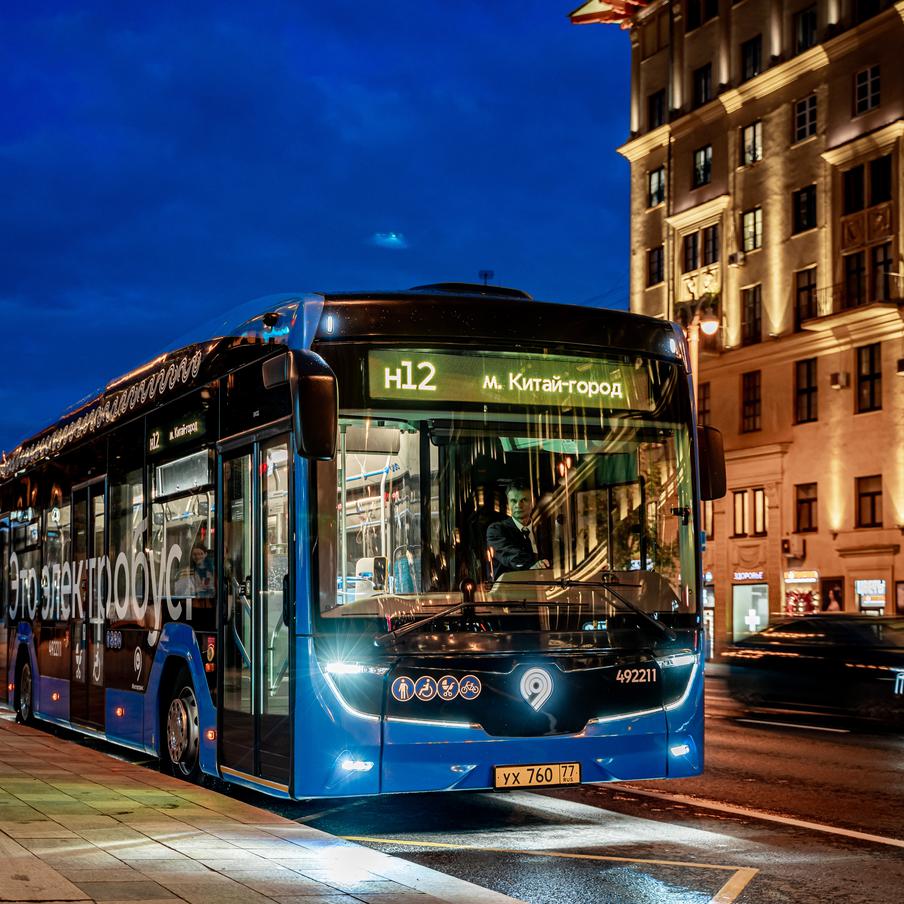 Около 100 тыс. поездок на московском транспорте совершили пассажиры в пасхальную ночь. Москва активно развивает пассажирский транспорт, обеспечивая высокий уровень комфорта для жителей и гостей мегаполиса. Подвижной состав оснащают современными сервисами, которые делают поездки удобнее и безопаснее. В праздничные дни для пассажиров дополнительно организуют временные бесплатные маршруты