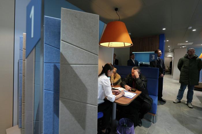 Почему банки массово закрывают отделения в 2026 году