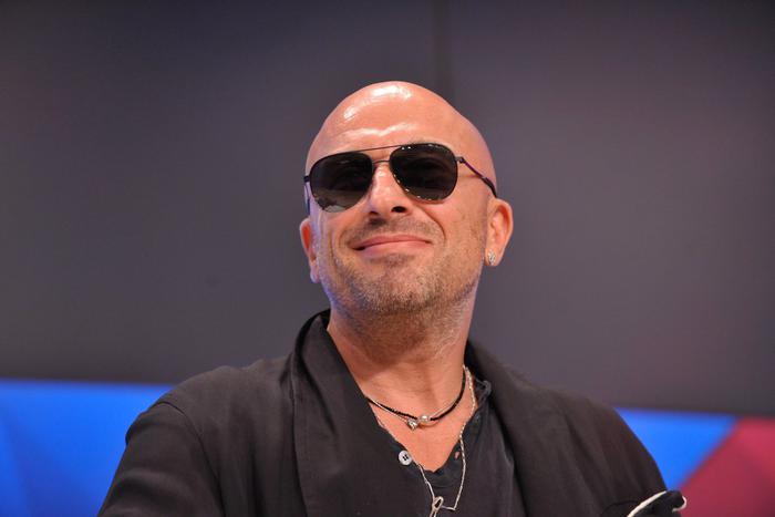 Дмитрий Нагиев пробует себя в роли наставника и гуру, но стоят его советы крайне дорого