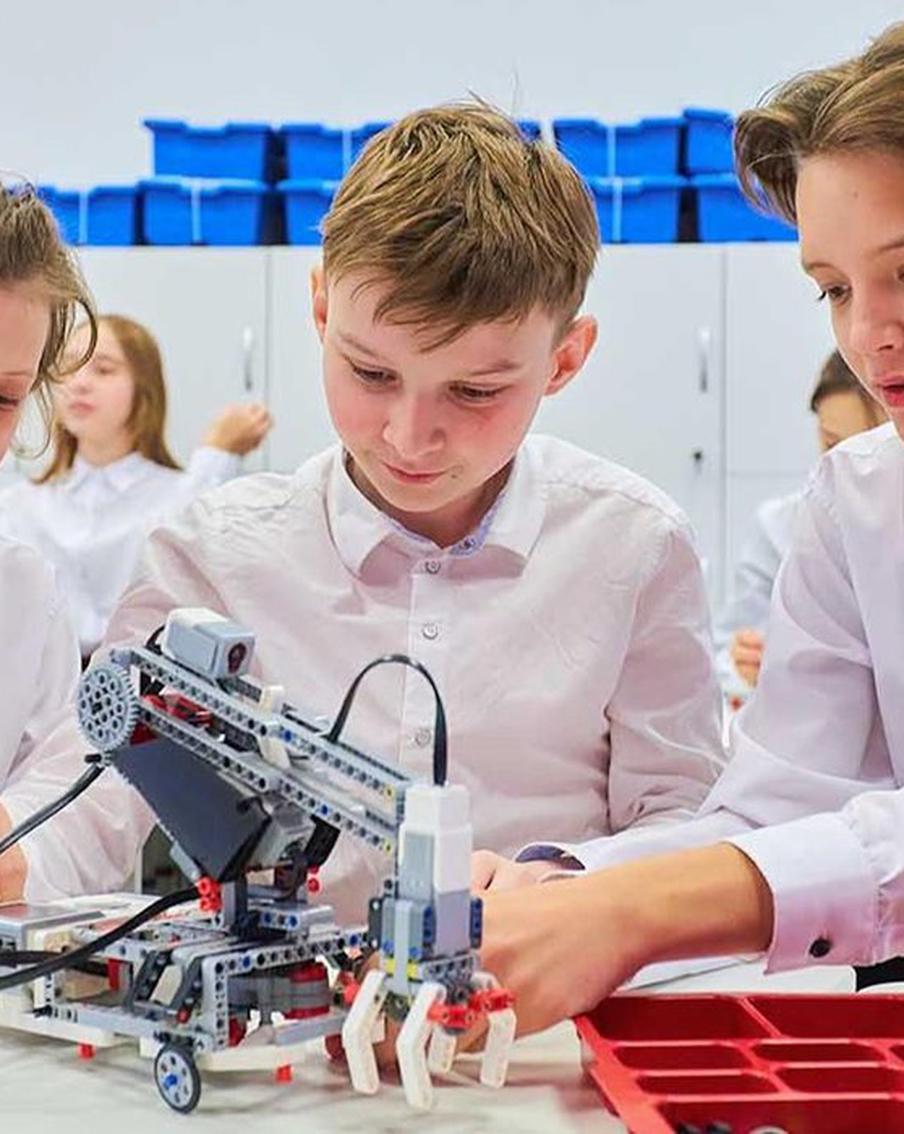 Собянин: Московские школьники активно участвуют в волонтерском движении