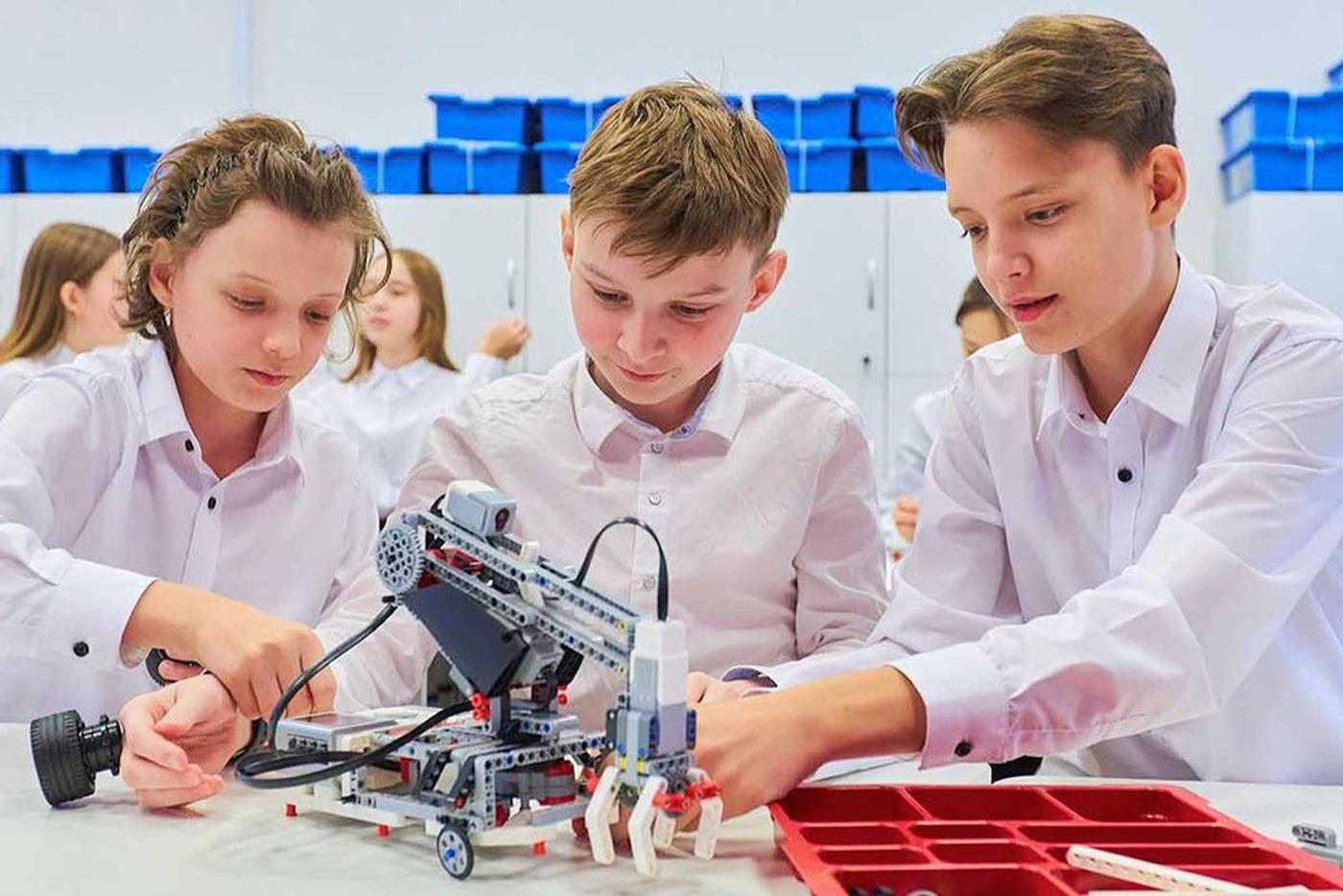 Собянин: Московские школьники активно участвуют в волонтерском движении