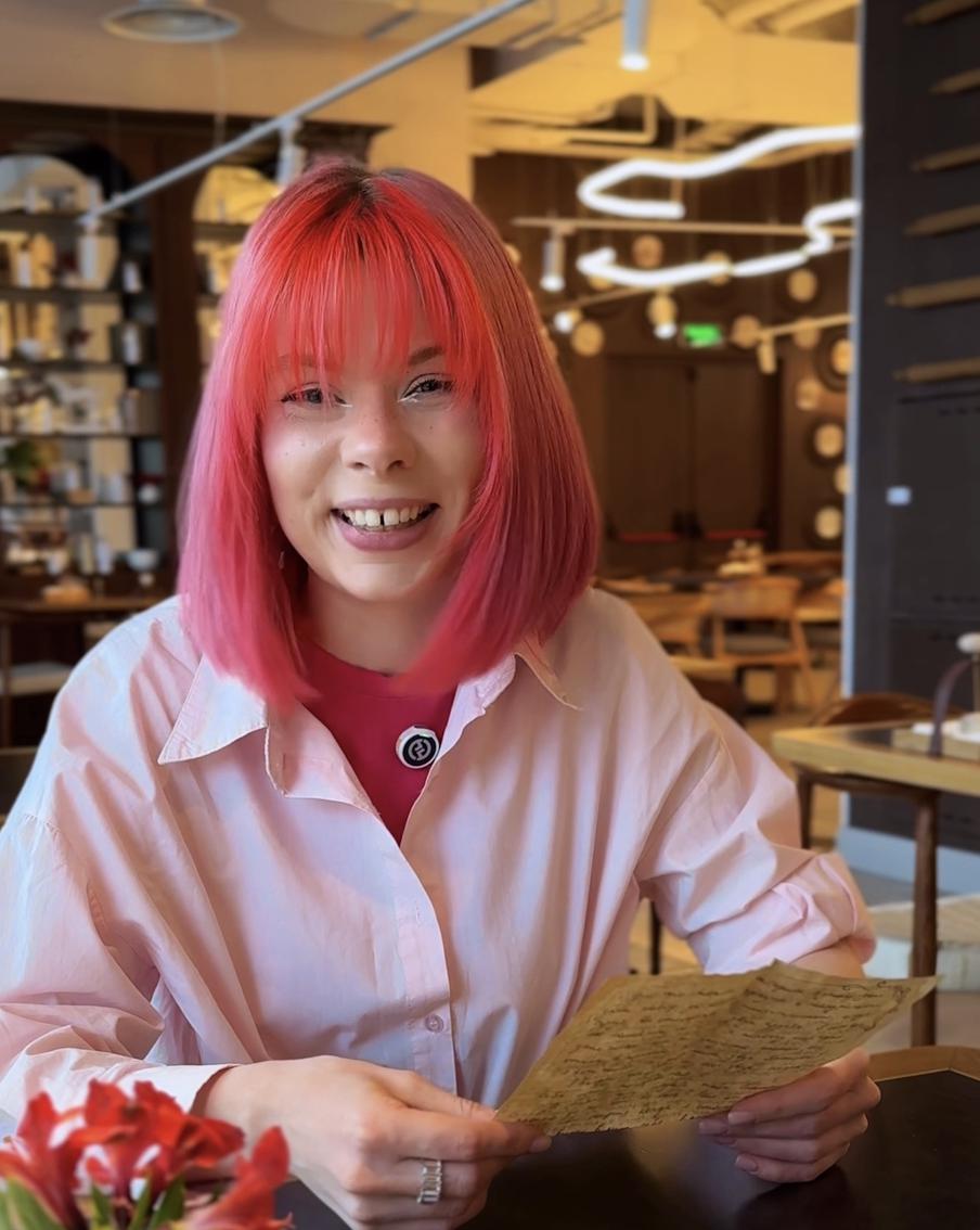 "Письма как объятия": московская блогерша помогла проекту для одиноких пожилых людей