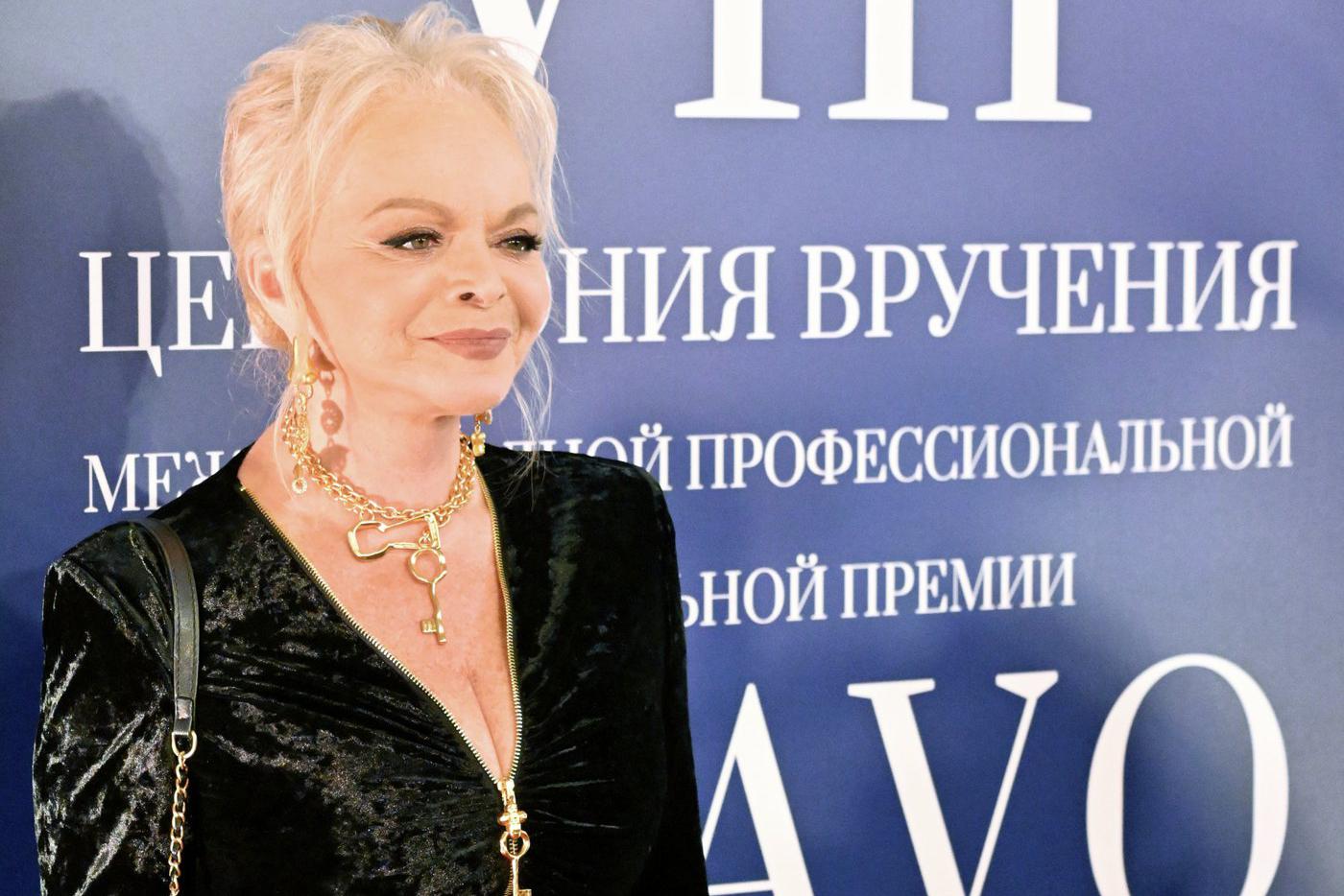 "От старой хаты и от новой": Лариса Долина теперь носит ключ от квартиры на шее