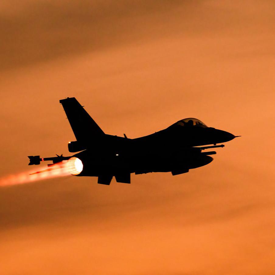 Подполье сообщило об уничтожении F-16 и Mirage в Кировоградской области. Координатор николаевского подполья Сергей Лебедев заявил об ударе по аэродрому Долгинцево, в результате которого несколько самолётов превратились в "хлам". Также, по его словам, ликвидированы иностранные пилоты