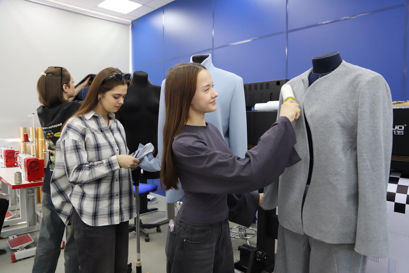 Студенты столичного колледжа дебютировали на Международной неделе моды в Китае