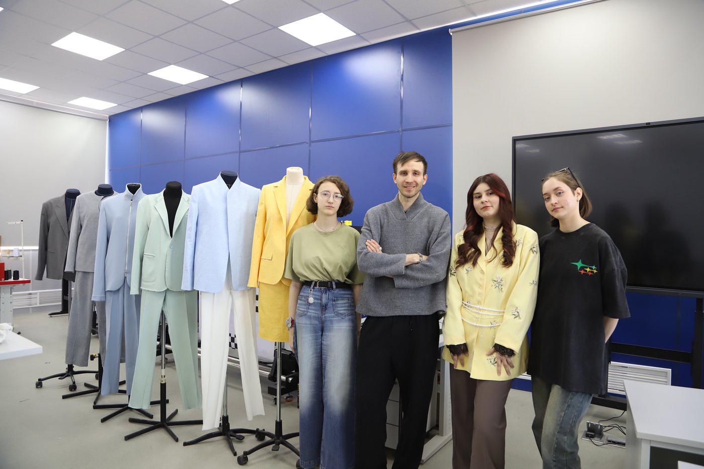 Студенты смогли поработать с реальным дизайнером и получить опыт работы в индустрии.