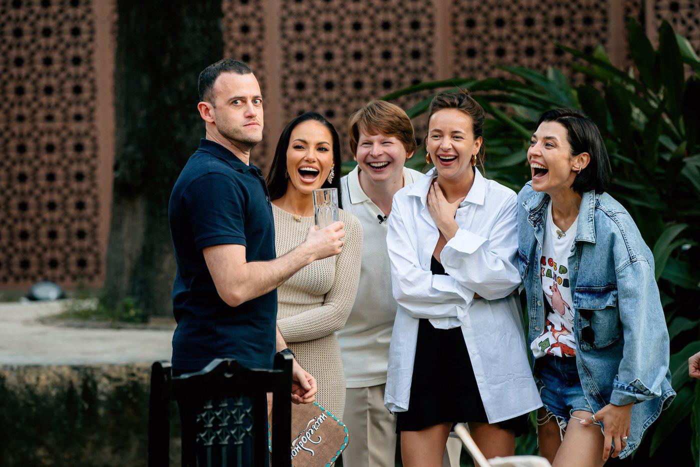 Участники "Тайного миллионера" не только ссорились, но иногда и веселились от души.