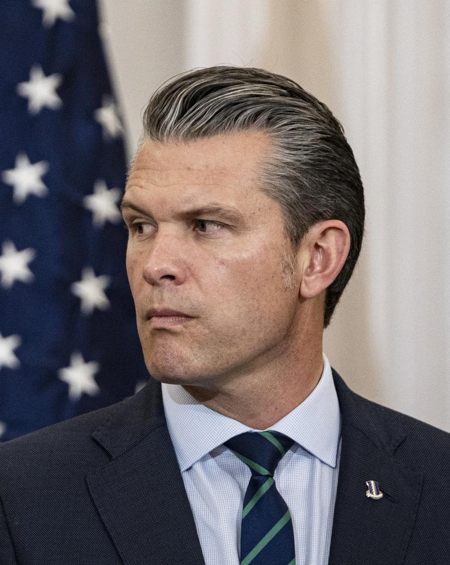 Демократы пытаются избавиться от главы Пентагона Пита Хегсета