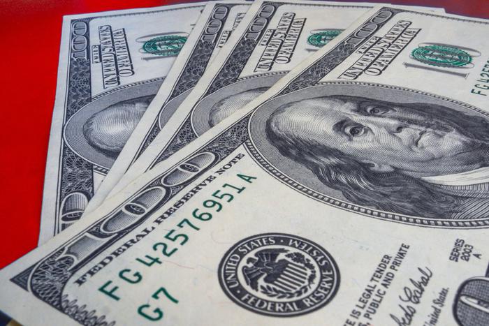 Может ли доллар опуститься до 60 рублей? Спросили у экспертов, насколько это возможно