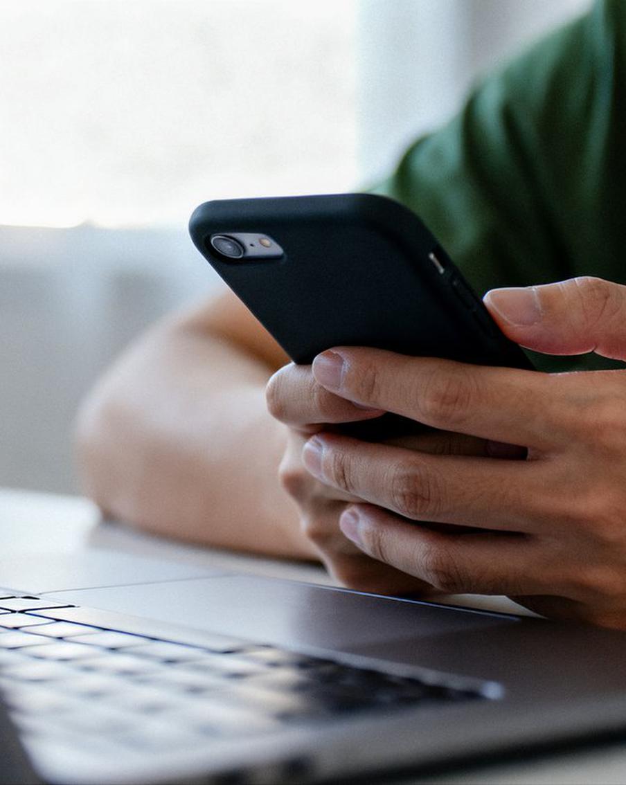 Азиатский мессенджер KakaoTalk сообщил о лавинном росте пользователей из РФ. В южнокорейской компании Kakao Corporation подтвердили резкое увеличение числа россиян среди клиентов сервиса, но отказались называть точные цифры. Причиной всплеска в мессенджере считают проблемы с работой Telegram в России