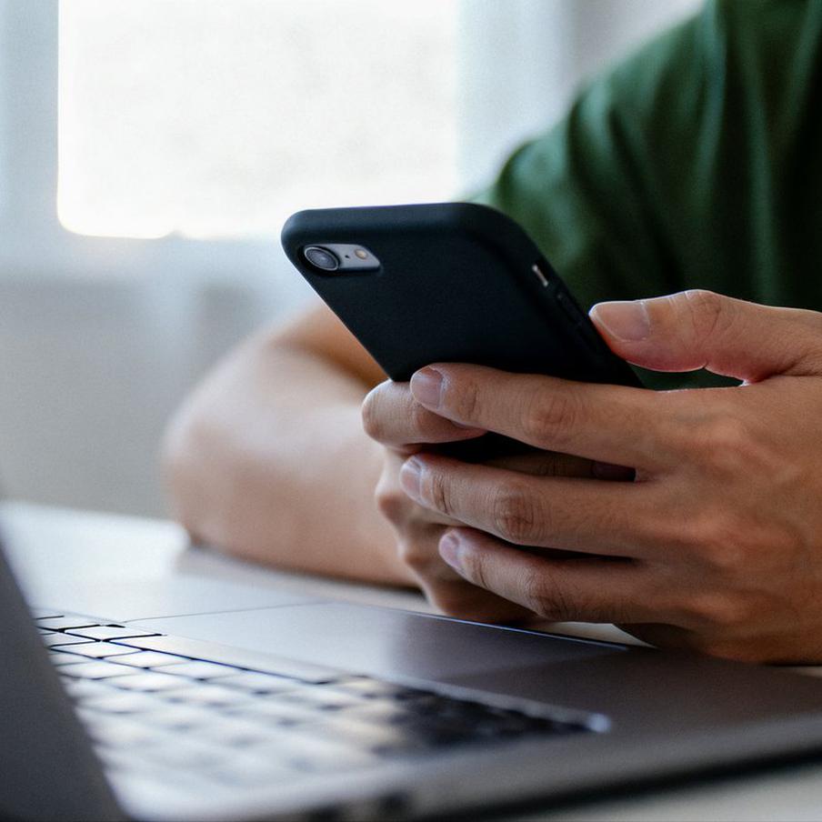 Азиатский мессенджер KakaoTalk сообщил о лавинном росте пользователей из РФ. В южнокорейской компании Kakao Corporation подтвердили резкое увеличение числа россиян среди клиентов сервиса, но отказались называть точные цифры. Причиной всплеска в мессенджере считают проблемы с работой Telegram в России