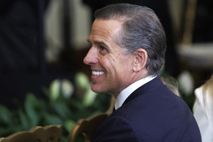 Сын какого президента США скрывается от многомиллионных долгов