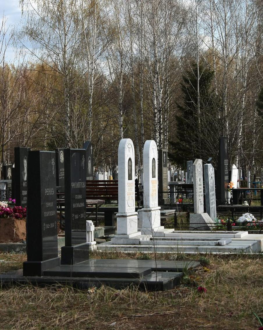 В Омской области официально объявили Радоницу выходным днём. Губернатор Виталий Хоценко решил пойти навстречу многочисленным просьбам жителей и сделать 21 апреля нерабочим. Инициативу поддержала и местная епархия. В этот день православные традиционно посещают кладбища