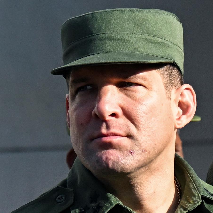 Внук экс-лидера Кубы попытался передать секретное письмо лично Трампу. В нём говорилось о заключении экономических и инвестиционных соглашений, а также о возможном ослаблении санкций. Но при этом также была послана угроза в адрес Белого дома