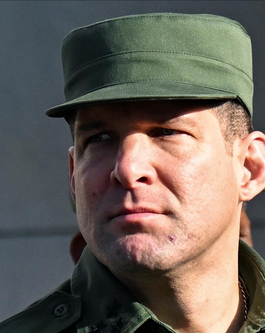 Внук экс-лидера Кубы попытался передать секретное письмо лично Трампу. В нём говорилось о заключении экономических и инвестиционных соглашений, а также о возможном ослаблении санкций. Но при этом также была послана угроза в адрес Белого дома