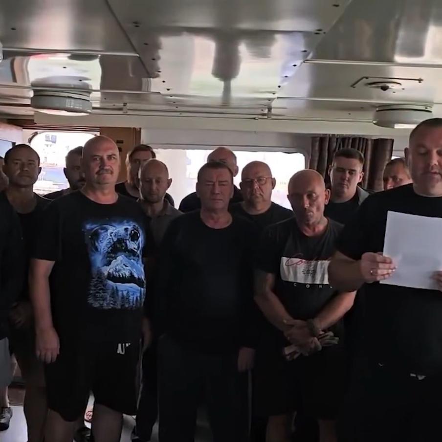 Судно с рыболовами из России задержали в Намибии. По информации российского консульства в стране, экипаж чувствует себя хорошо. Дипмиссия примет все меры для защиты прав и интересов граждан России