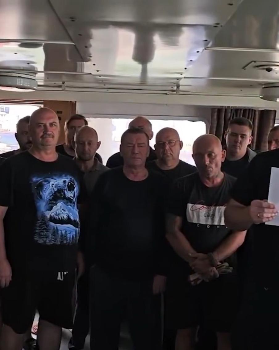 Судно с рыболовами из России задержали в Намибии. По информации российского консульства в стране, экипаж чувствует себя хорошо. Дипмиссия примет все меры для защиты прав и интересов граждан России