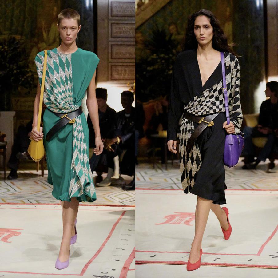 Модели на показе Versace.