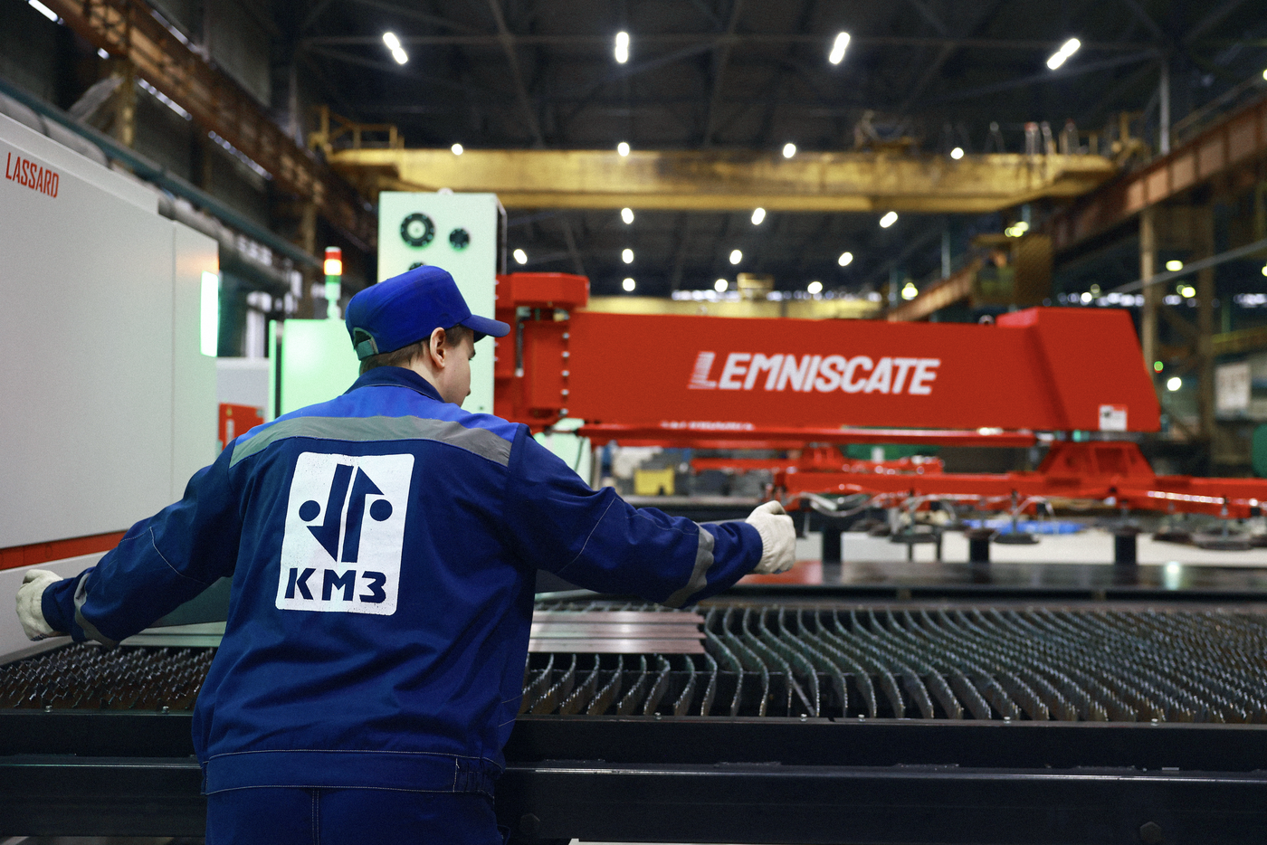 Недавно КМЗ приобрёл пять высокоточных установок лазерного раскроя