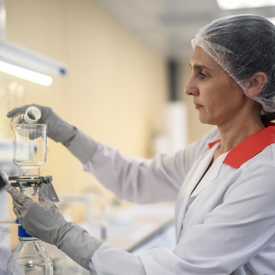 Голикова объявила о включении онковакцин и CAR-T-терапии в программу ОМС. Вице-премьер Татьяна Голикова на расширенной коллегии Минздрава сообщила, что создание персонализированных мРНК-вакцин против рака и Т-клеточной иммунотерапии завершено. Эти методы лечения теперь доступны россиянам бесплатно по полису