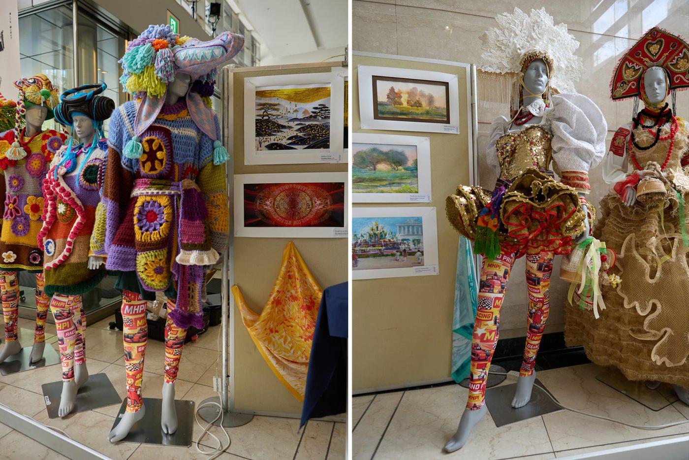 Среди ключевых тем выставки – диалог эстетик, где мезенская роспись встречается с японскими мотивами, а текстиль и трикотаж превращаются в поле эксперимента.