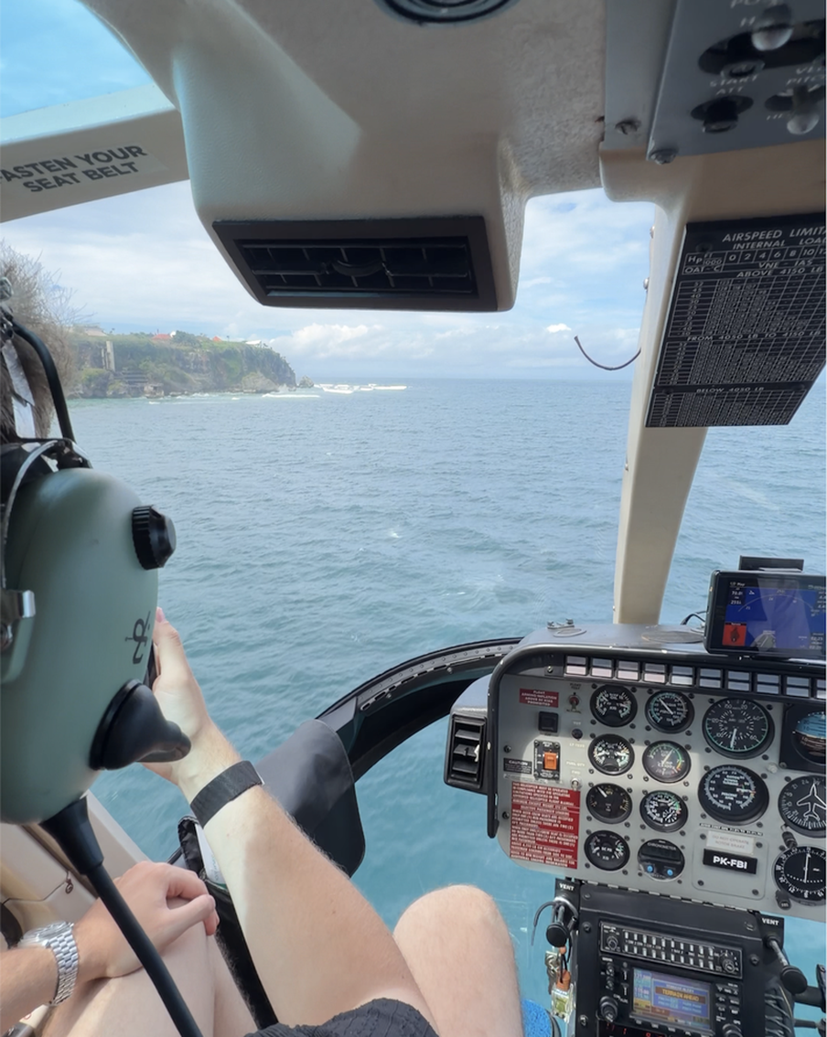 Над океаном.