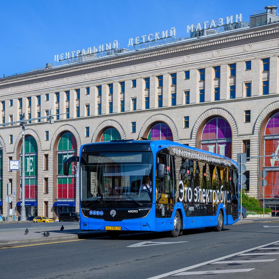 В 1100 электробусах "Мосгортранса" можно записать голосовой отзыв о поездке. Москва продолжает развивать наземный городской транспорт, делая поездки пассажиров ещё более удобными. Для этого в системе постоянно внедряют новые сервисы и совершенствуют уже существующие решения